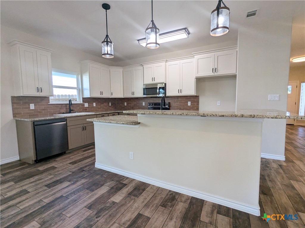 1714 E Avenue G Property Photo 10