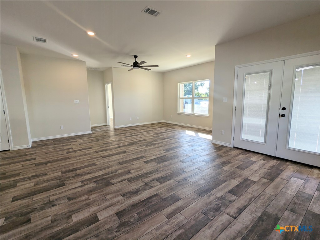 1714 E Avenue G Property Photo 11