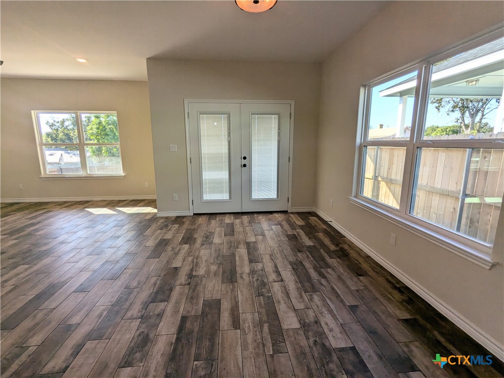 1714 E Avenue G Property Photo 12