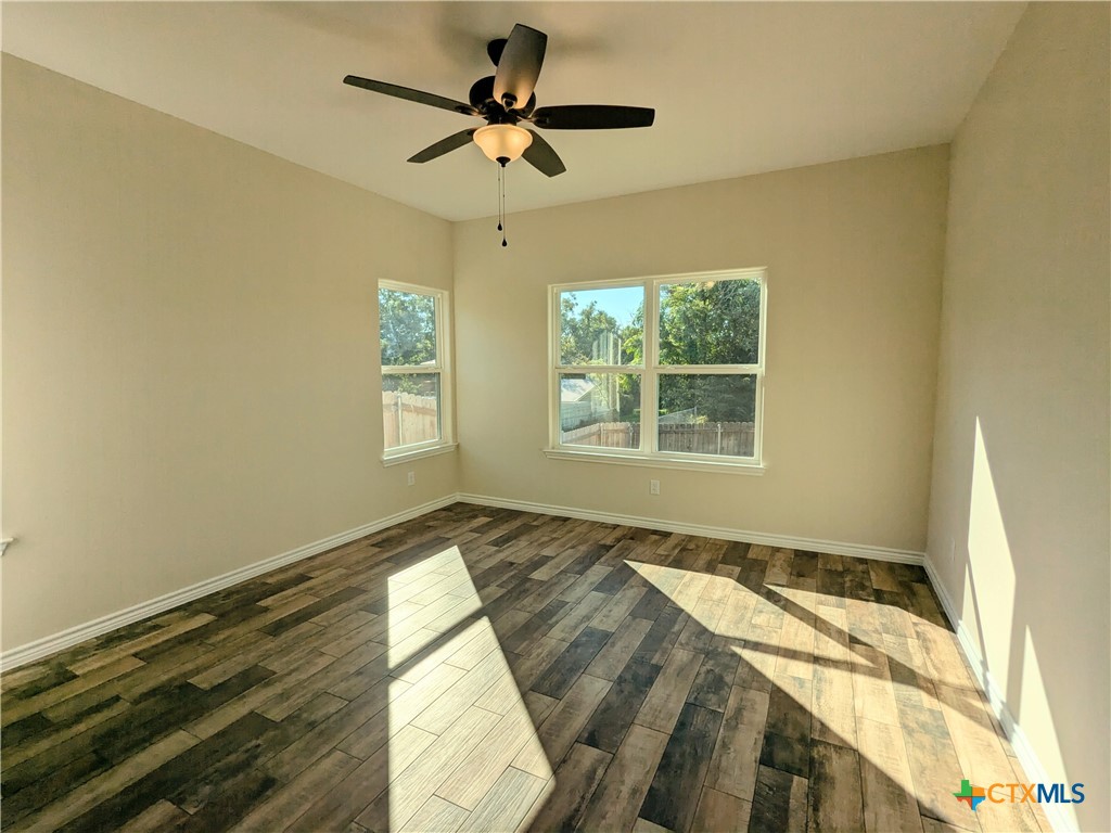 1714 E Avenue G Property Photo 14