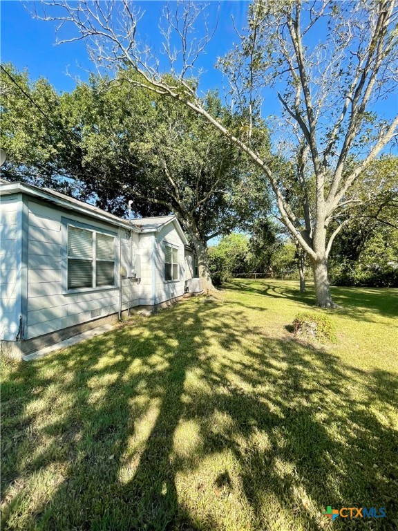 1382 Loop 522 Property Photo 3