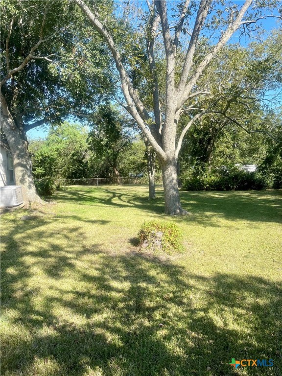 1382 Loop 522 Property Photo 7