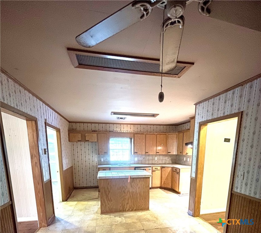 1382 Loop 522 Property Photo 8