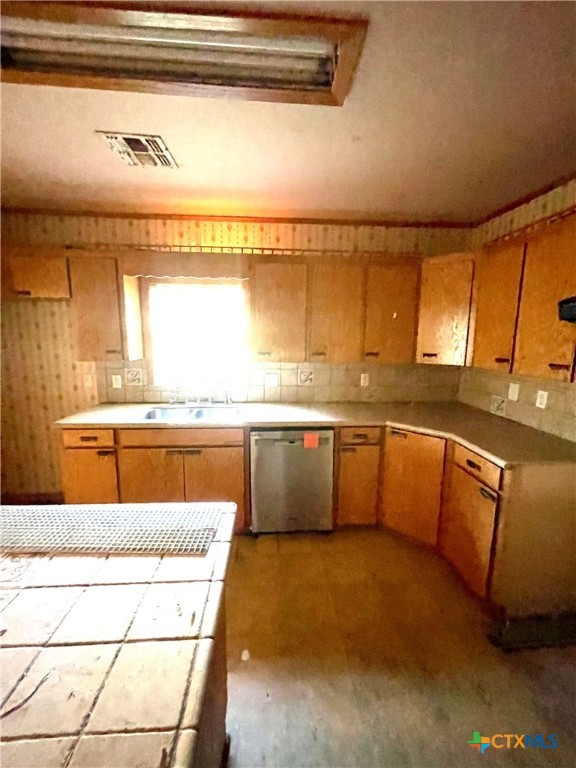 1382 Loop 522 Property Photo 9