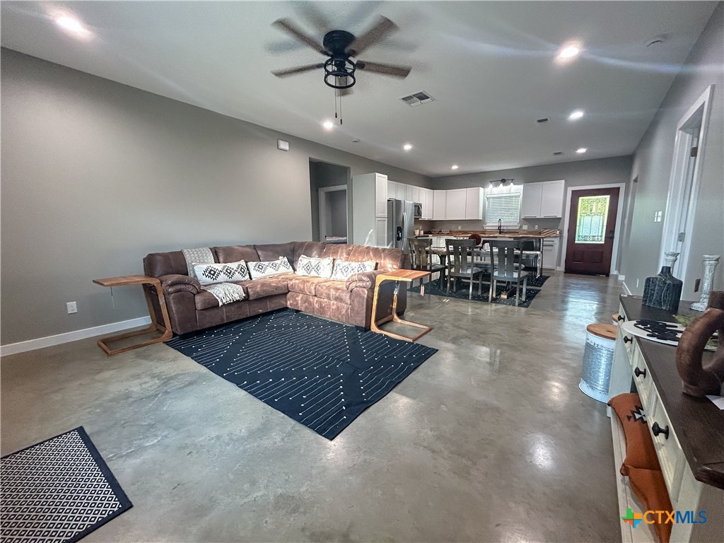 3306 Cypress Property Photo 7