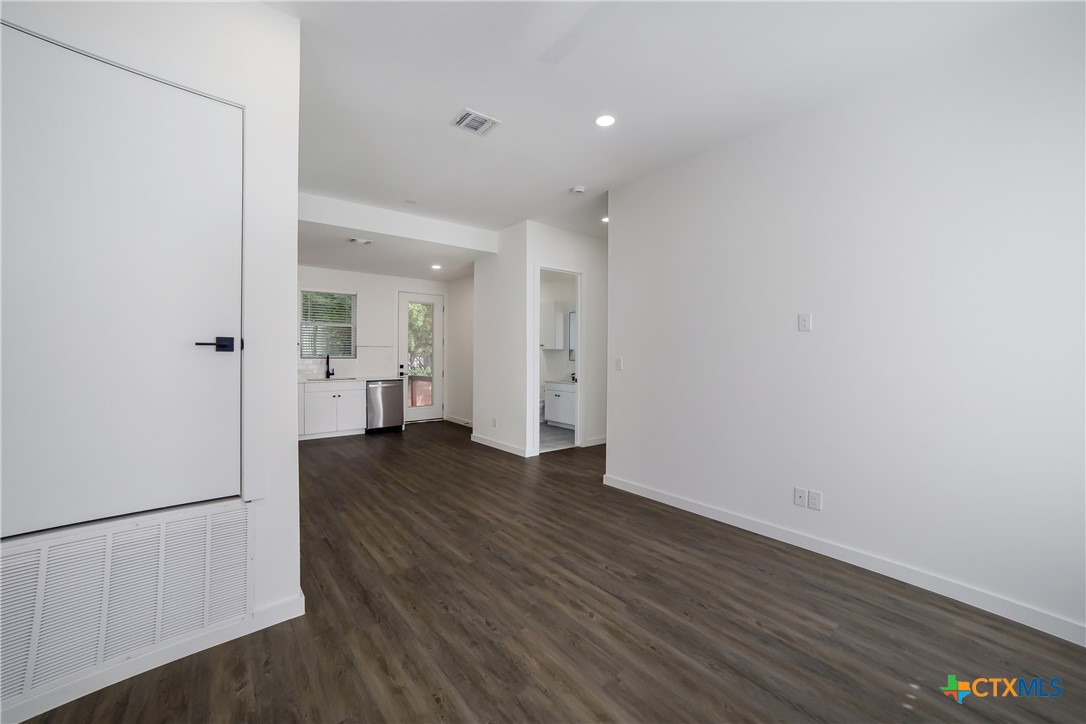 587 E Basel Street Property Photo 11