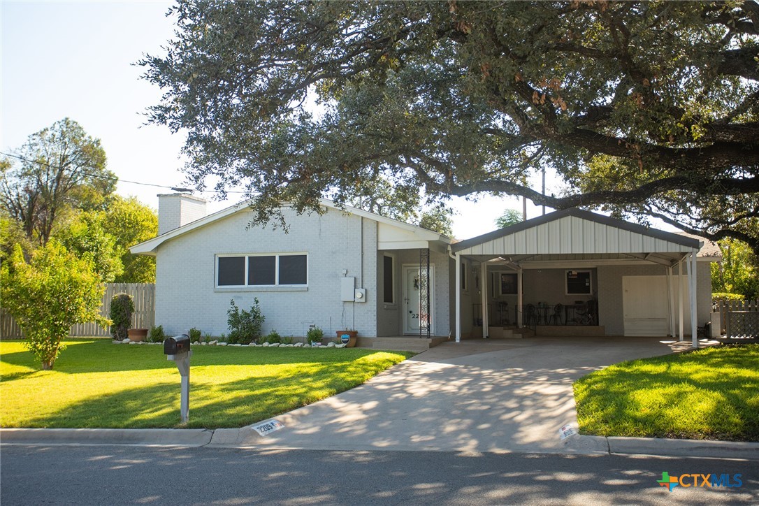 2209 Mockingbird Lane Property Photo 1