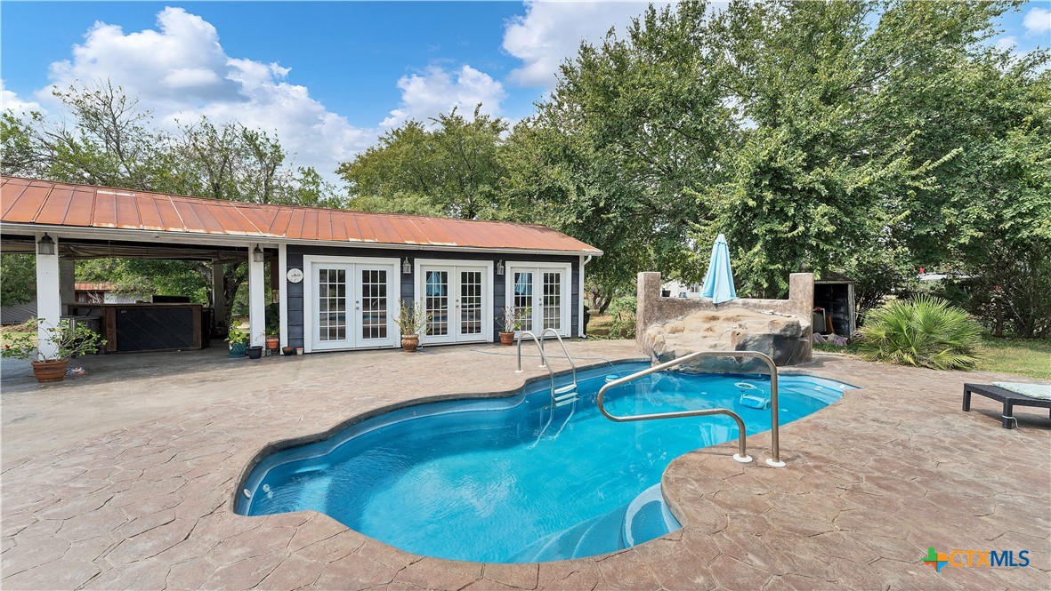 1652 Mcknight Road Property Photo 2