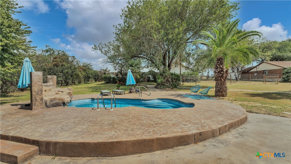1652 Mcknight Road Property Photo 3