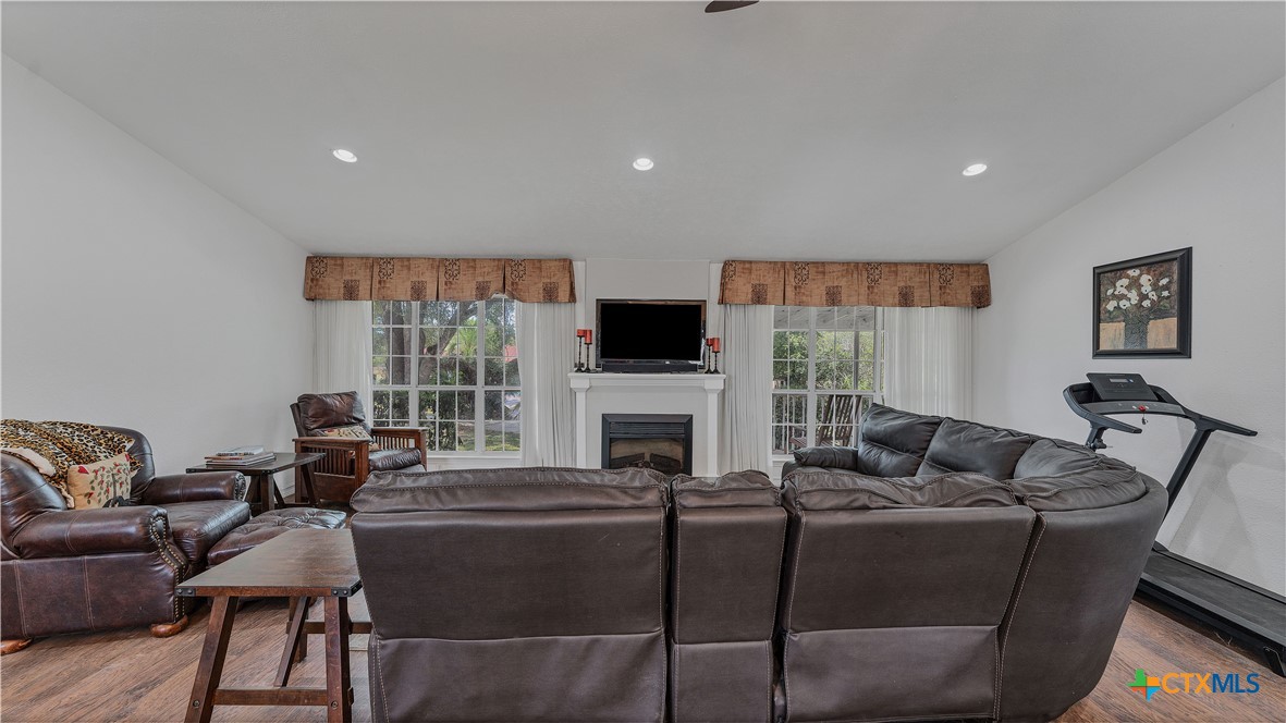 1652 Mcknight Road Property Photo 13