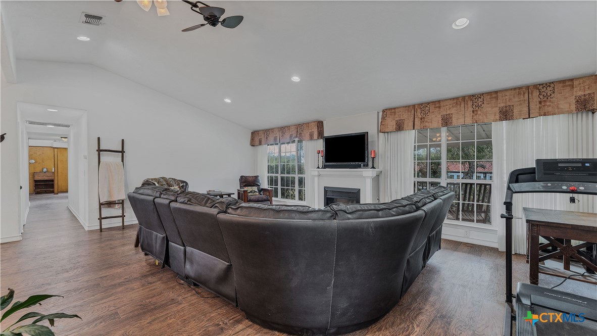 1652 Mcknight Road Property Photo 14