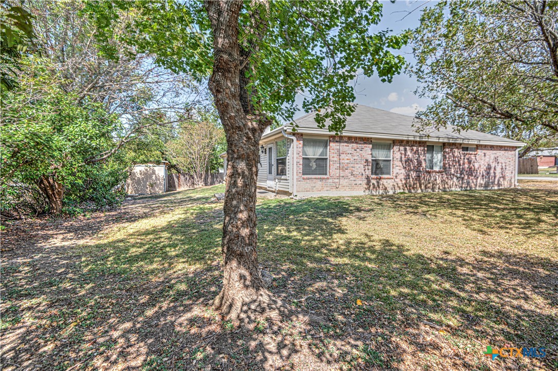 614 Sabine Circle Property Photo 4