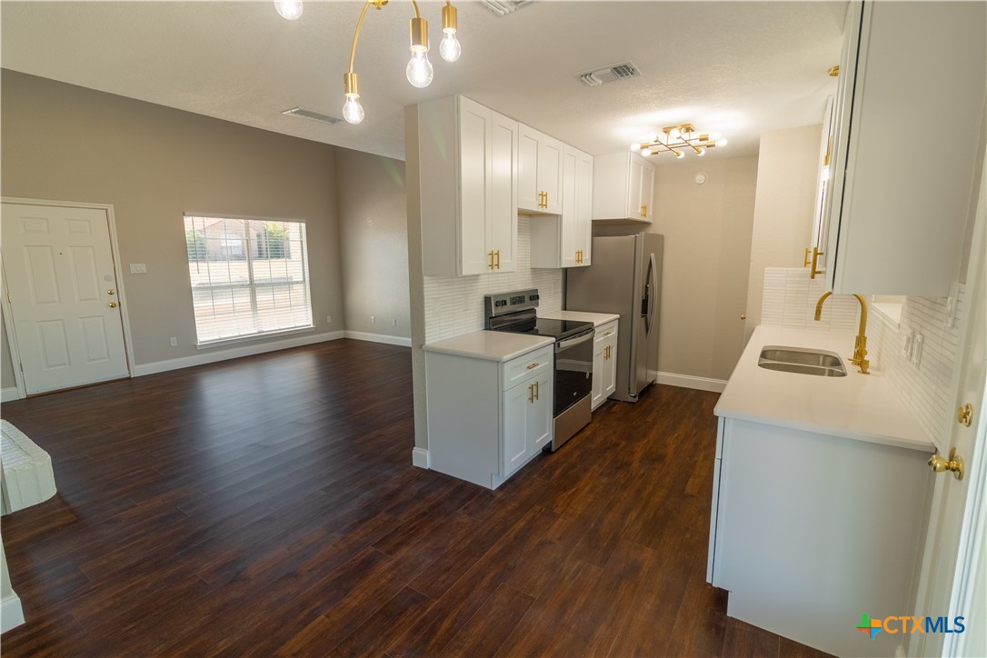 3611 Rainforest Lane Property Photo 6