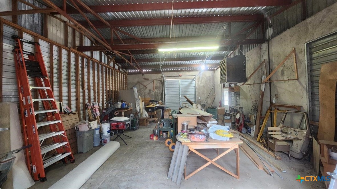 410 S Silver Street Property Photo 7