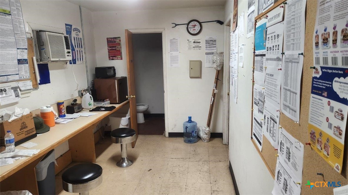 410 S Silver Street Property Photo 9