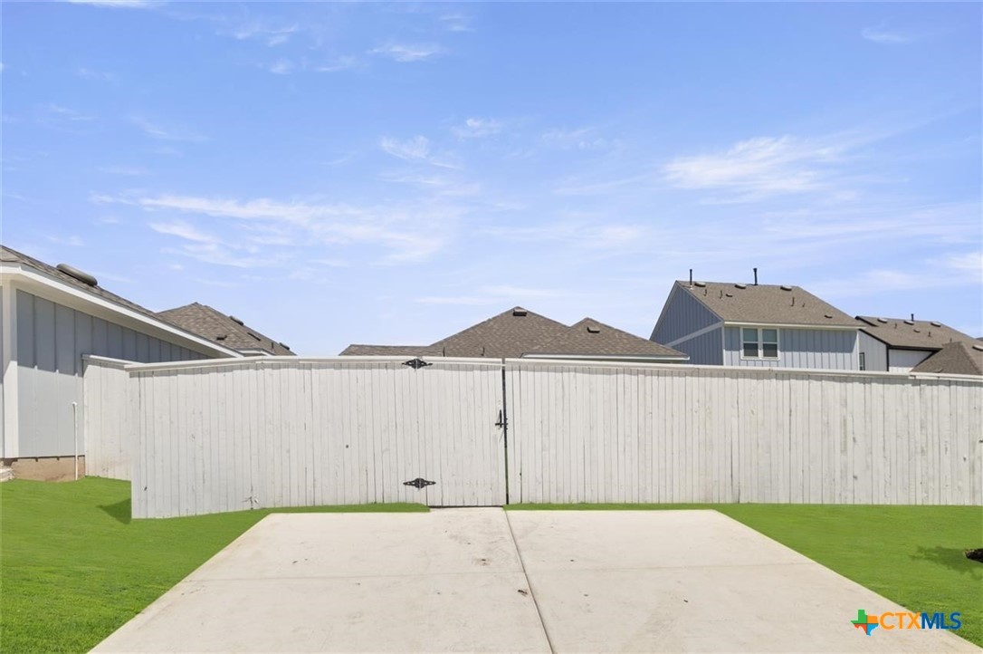 121 Bluestem Drive Property Photo 32