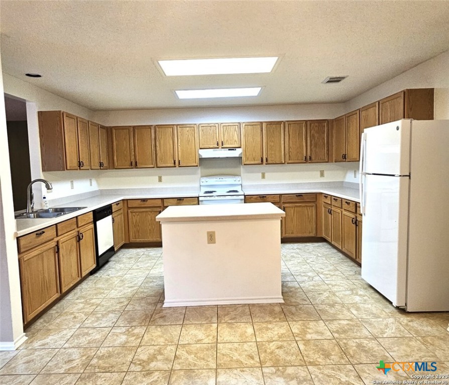 1551 Jasmine Property Photo 2