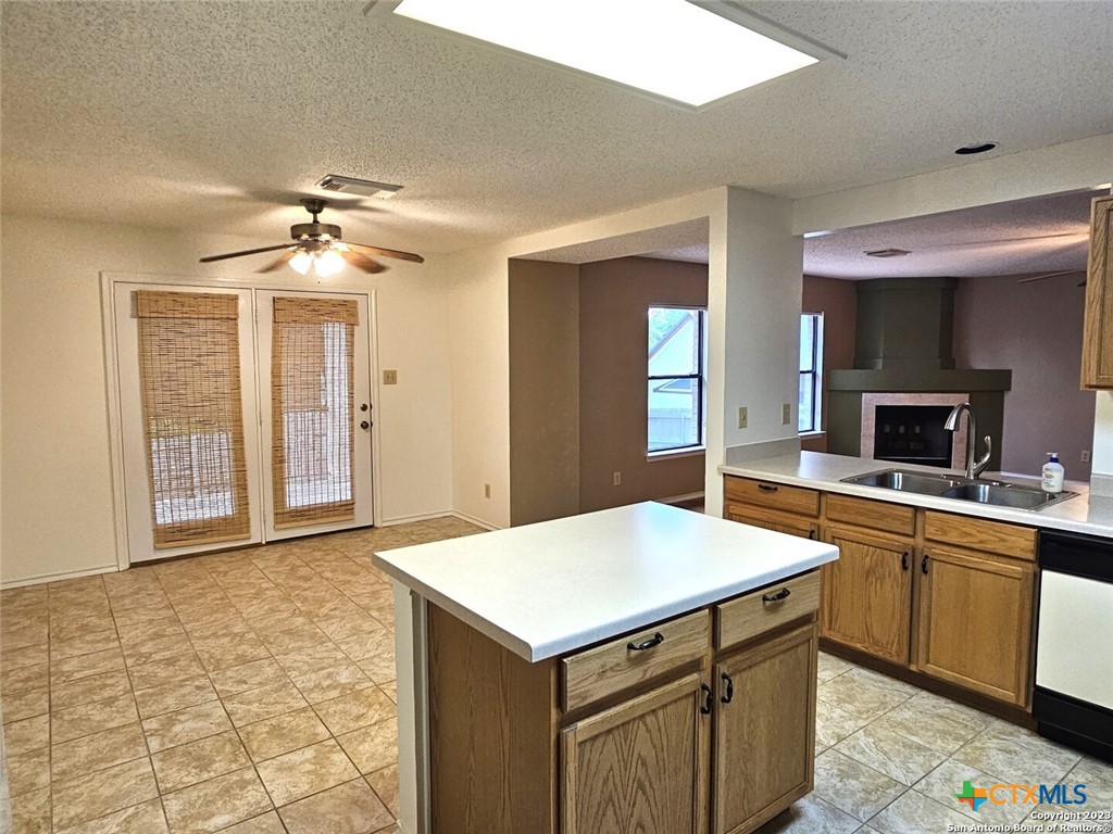 1551 Jasmine Property Photo 3