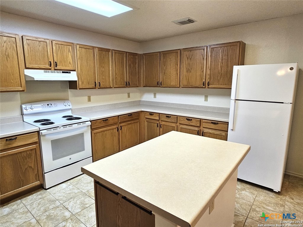 1551 Jasmine Property Photo 4