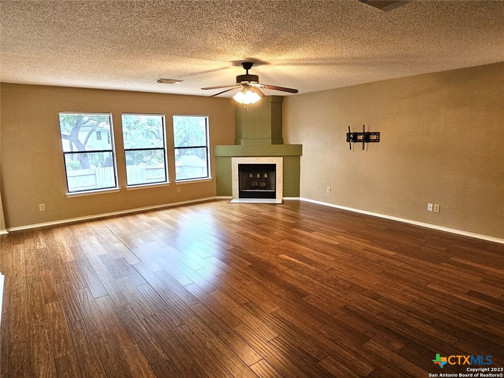 1551 Jasmine Property Photo 6