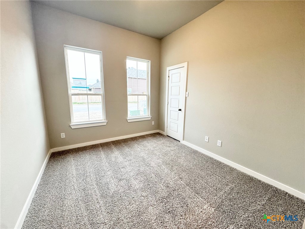 1529 Hillside Drive Property Photo 4