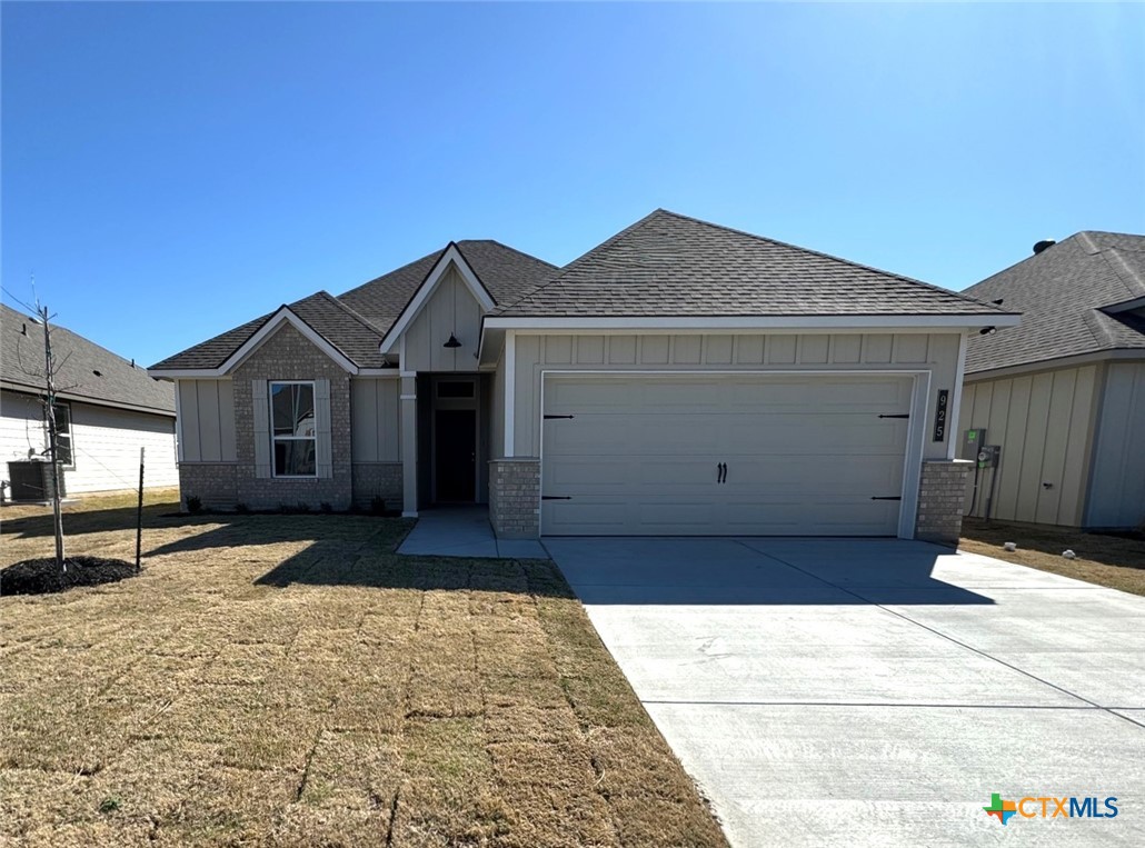 925 James Parker Circle Property Photo 2