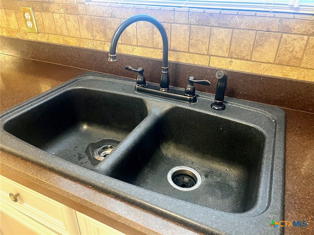 2306 Mikulec Drive Property Photo 8