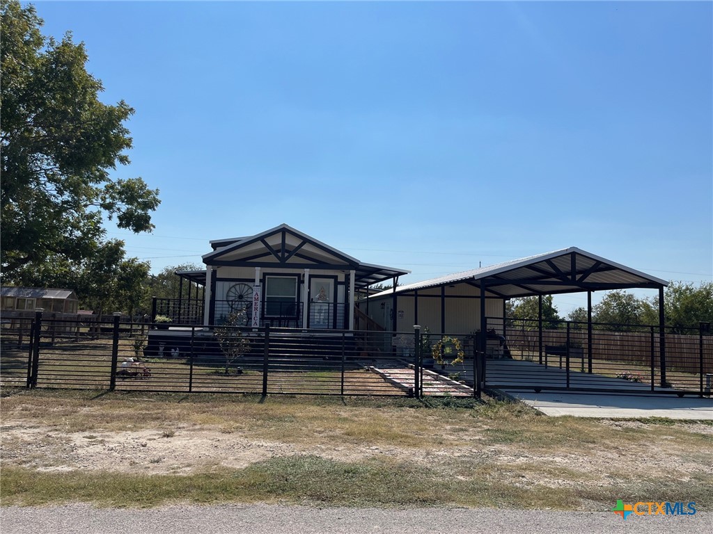 709 Lampasas Street Property Photo 2
