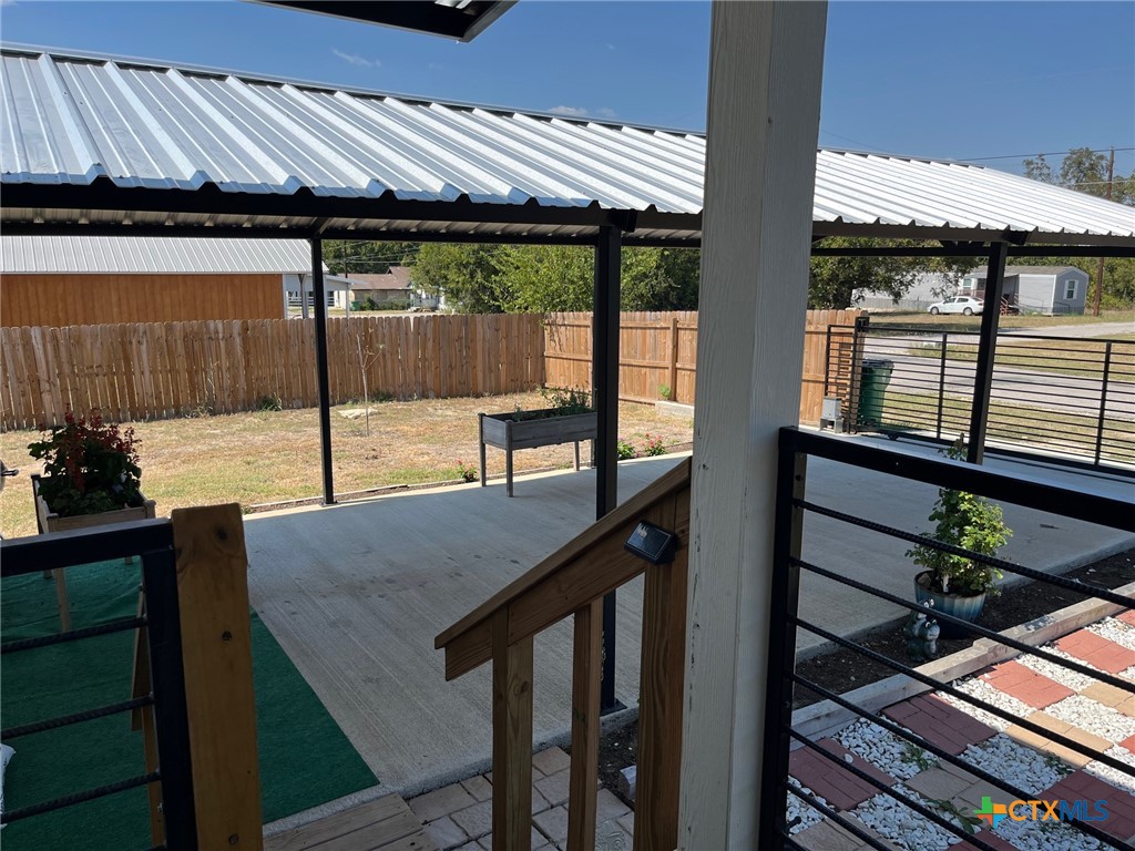 709 Lampasas Street Property Photo 5