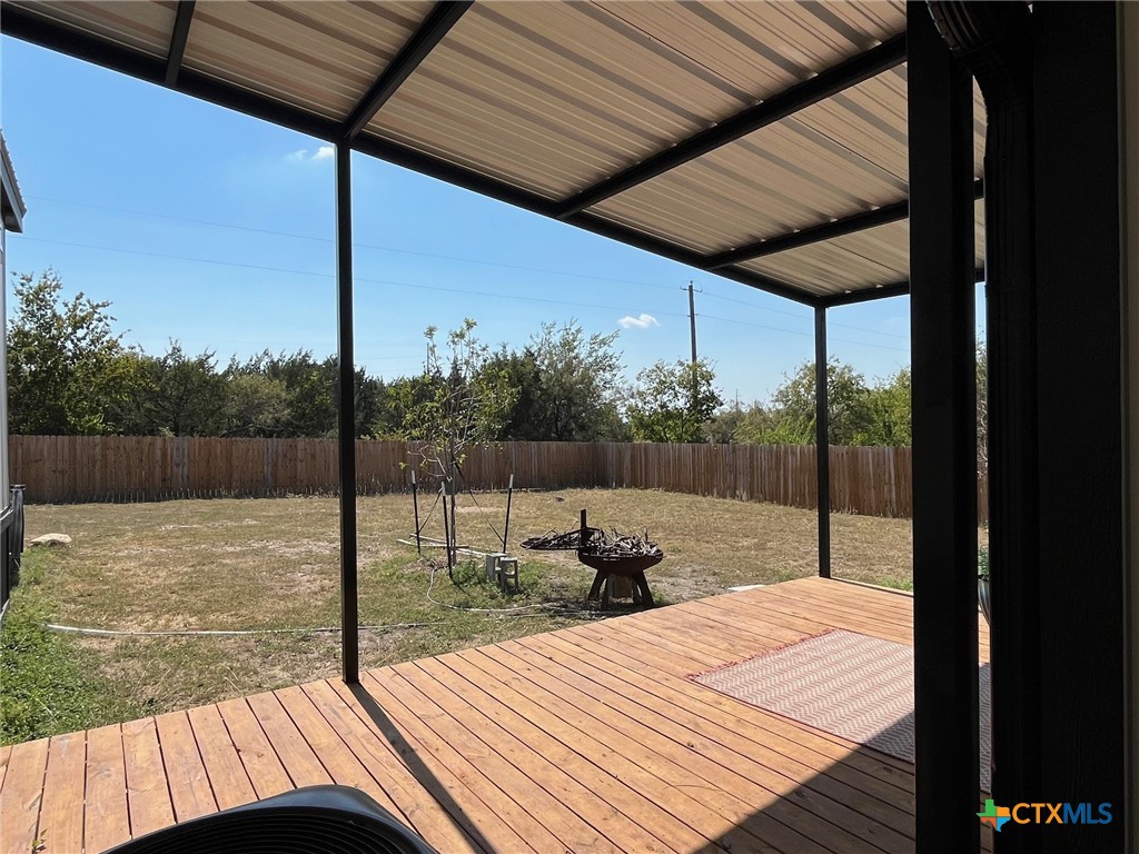 709 Lampasas Street Property Photo 9