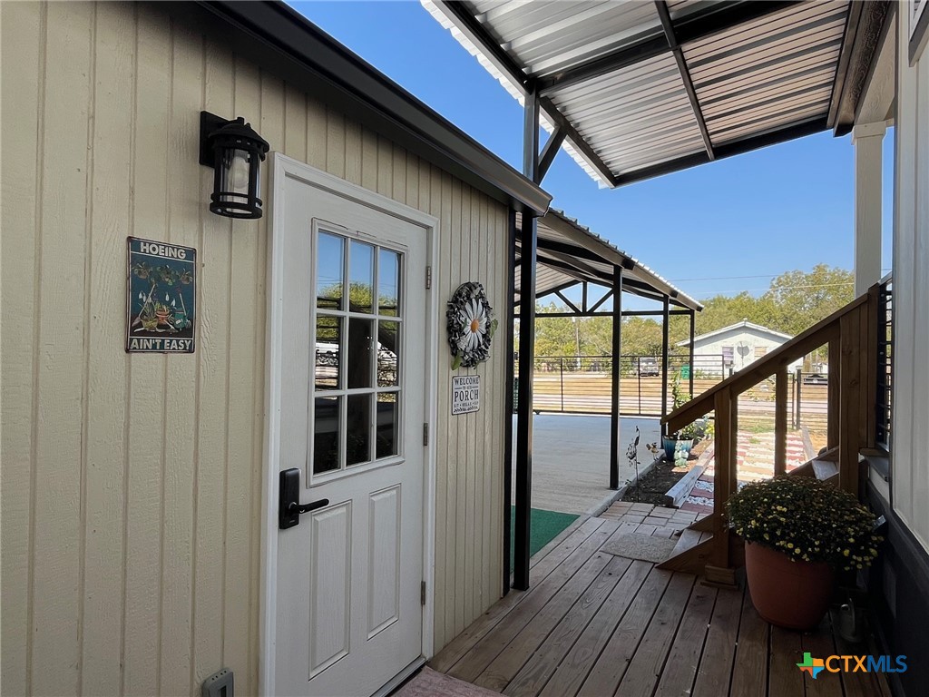 709 Lampasas Street Property Photo 10