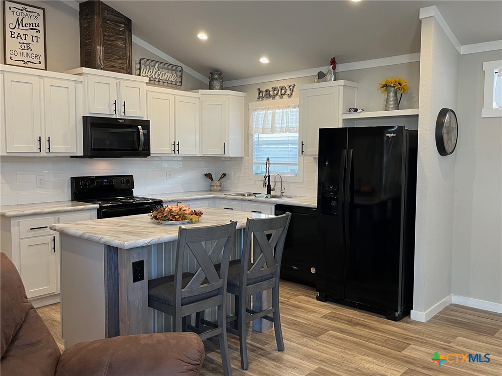 709 Lampasas Street Property Photo 16