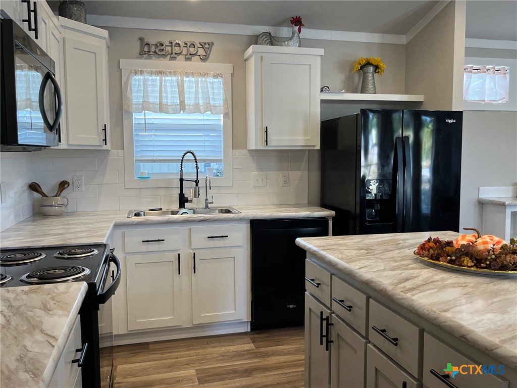709 Lampasas Street Property Photo 18
