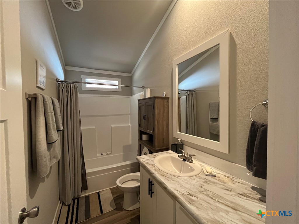 709 Lampasas Street Property Photo 23