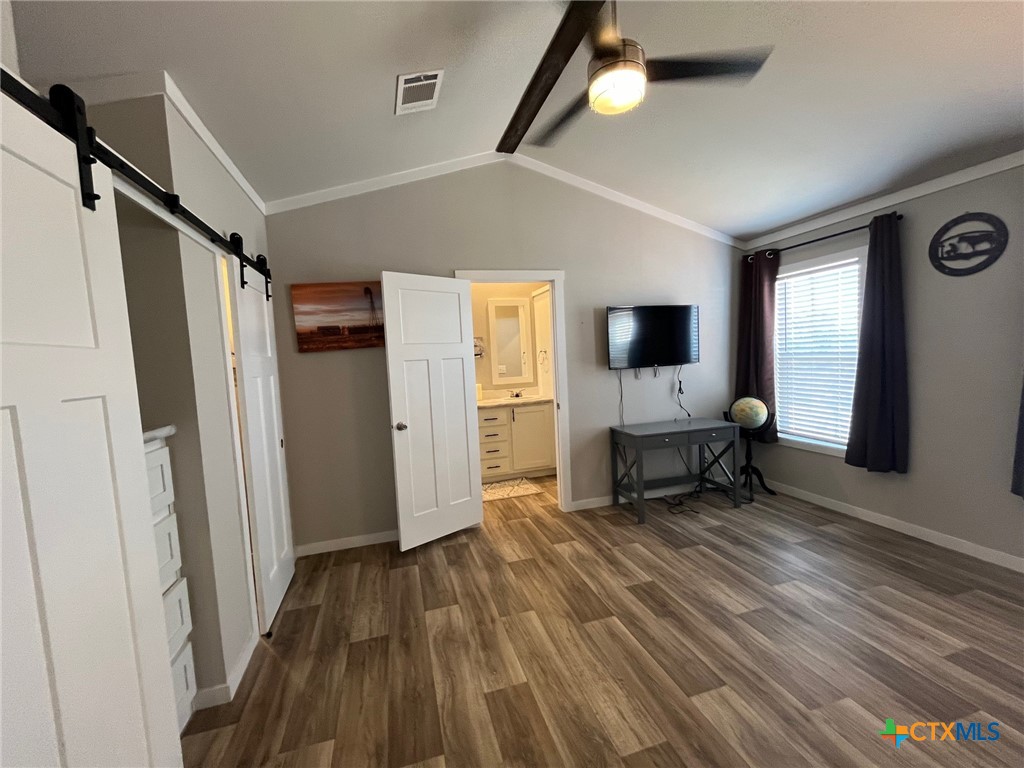 709 Lampasas Street Property Photo 24