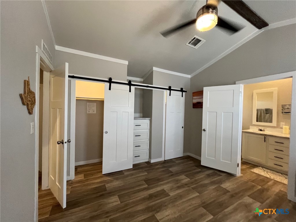 709 Lampasas Street Property Photo 25