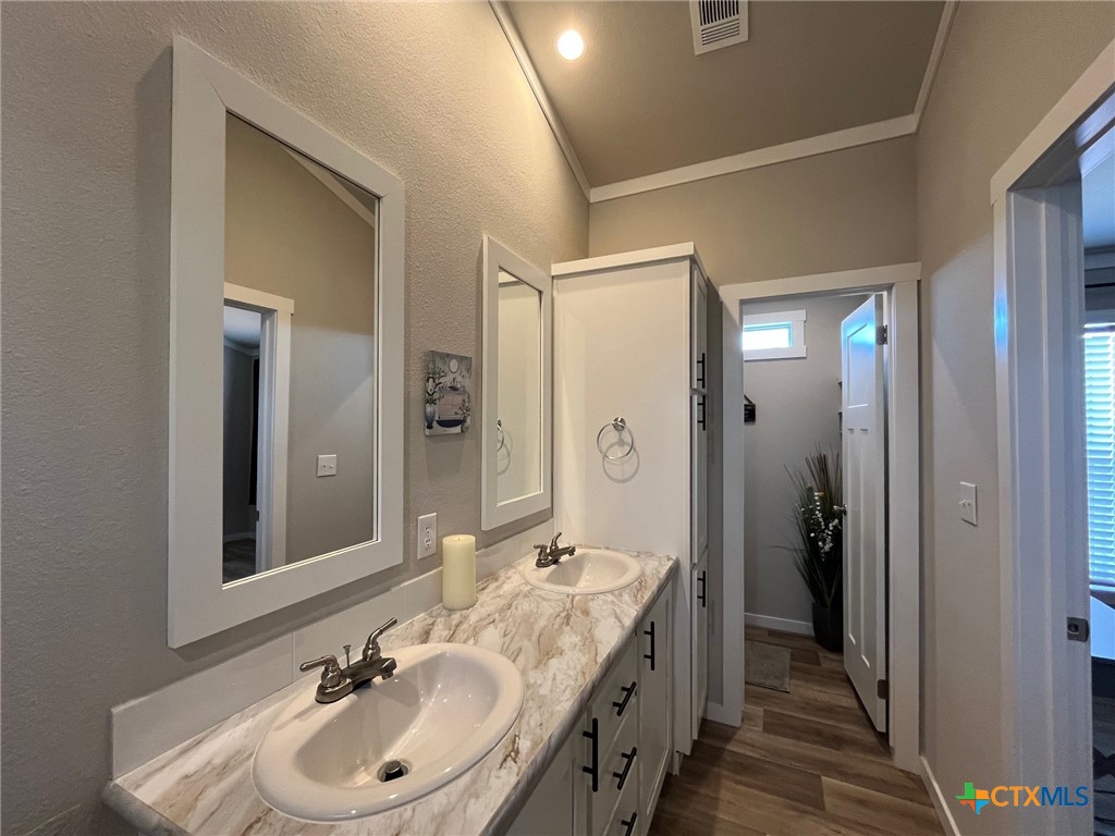 709 Lampasas Street Property Photo 29