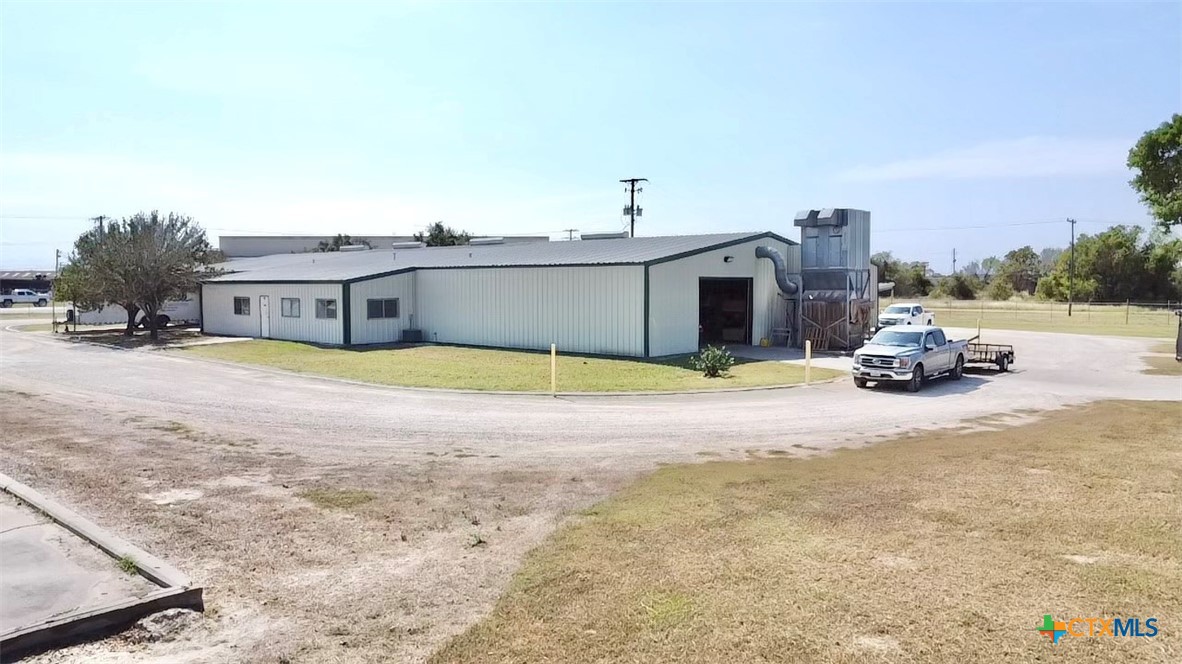 400 Warehouse Road Property Photo 6
