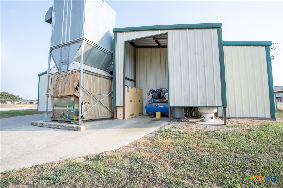 400 Warehouse Road Property Photo 10