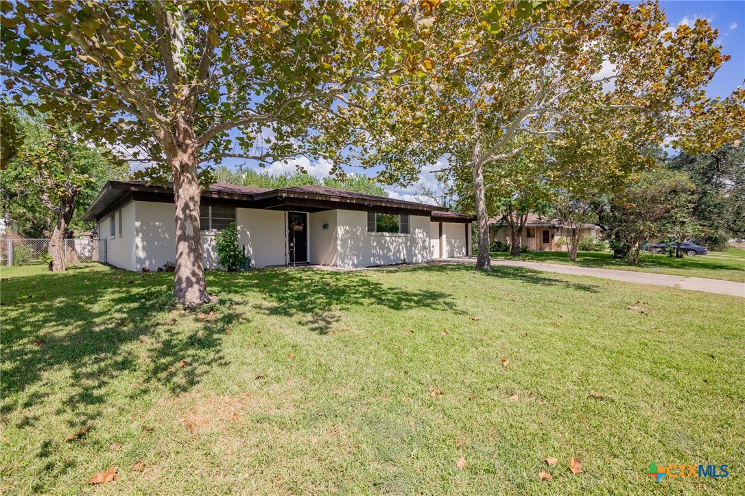 2225 Mcpherson Drive Property Photo 1