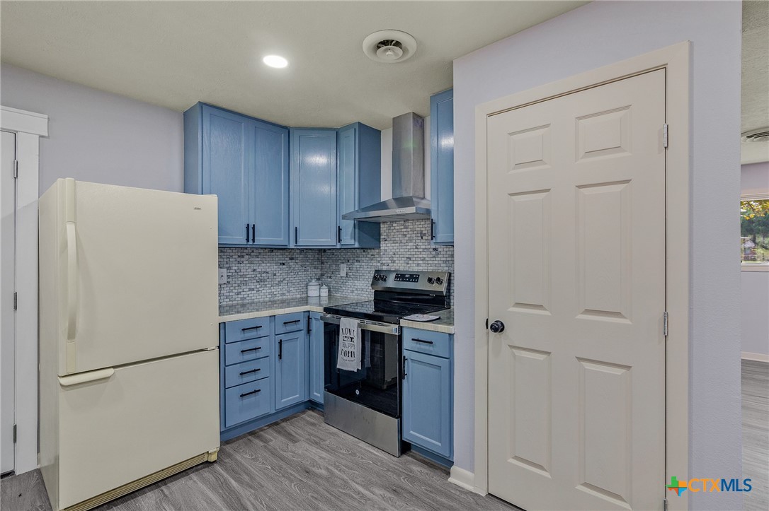 2225 Mcpherson Drive Property Photo 8