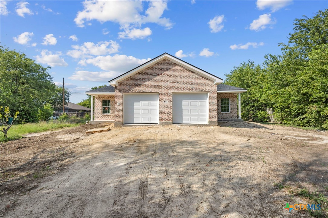 921 Ashwood Drive Property Photo 1
