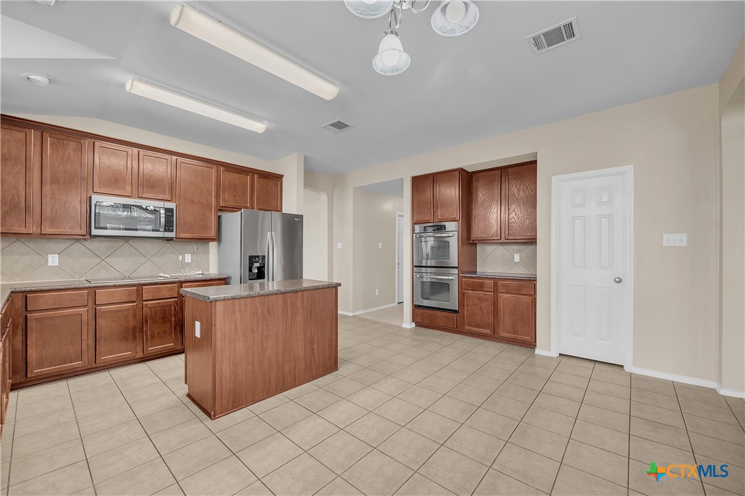 6113 Melanie Drive Property Photo 10
