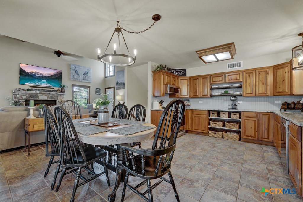 2198 Lakeshore Drive Property Photo 12