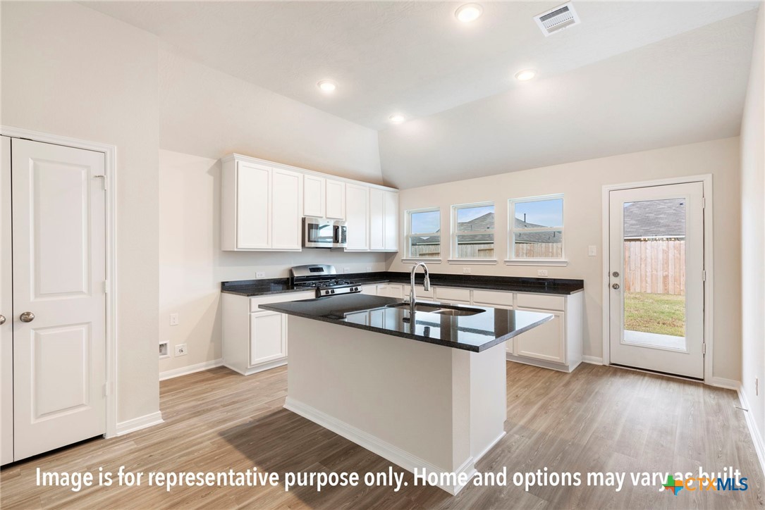 9908 Avendesora Road Property Photo 4