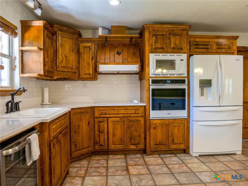 401 County Road 334 Property Photo 6