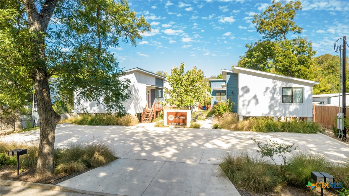 565 E Basel Street Property Photo 2