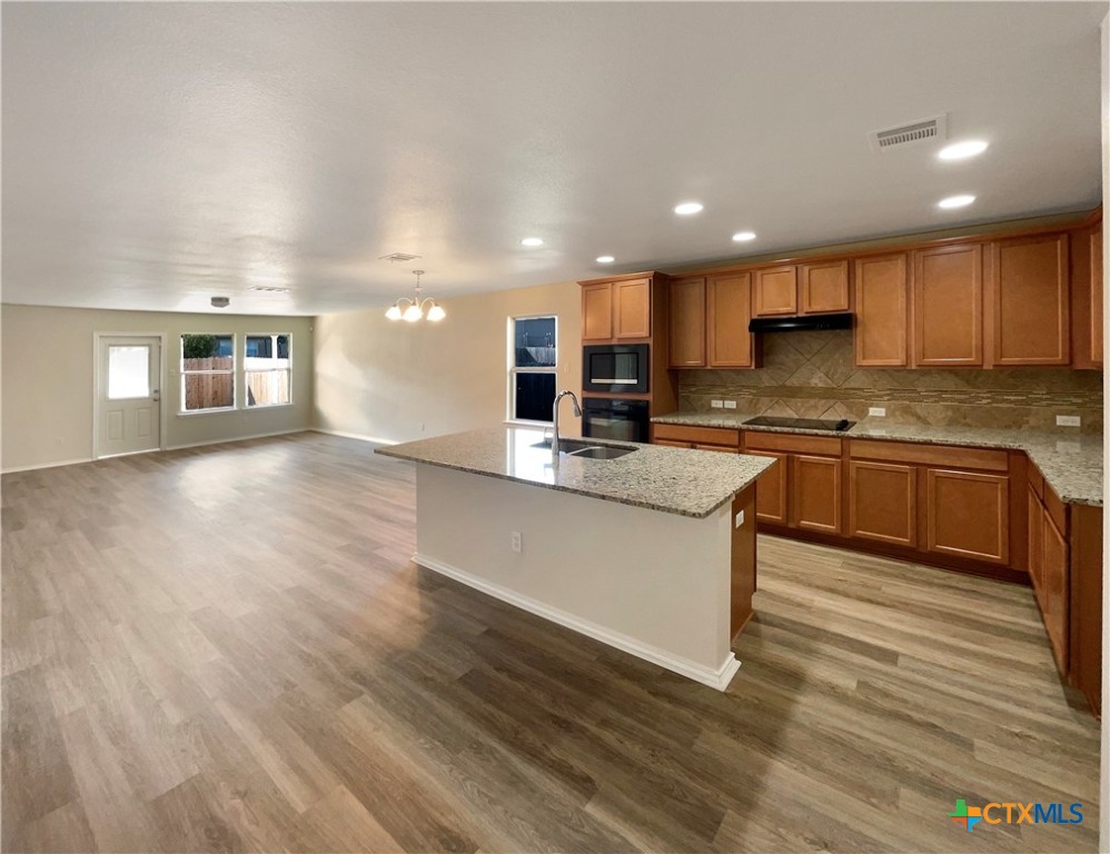 1222 Daffodil Drive Property Photo 6