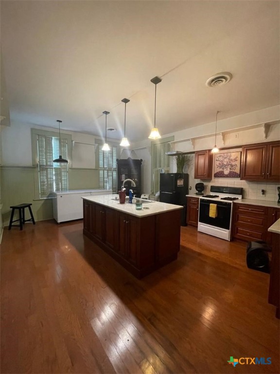 311 E Broadway Street Property Photo 6