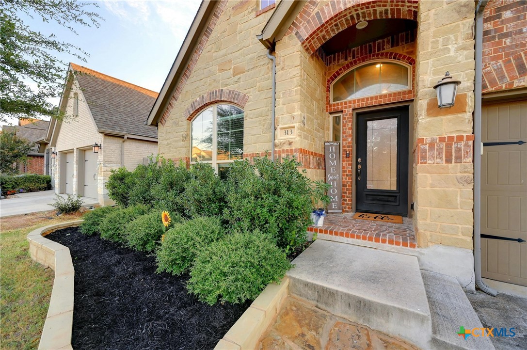 313 Durata Drive Property Photo 3